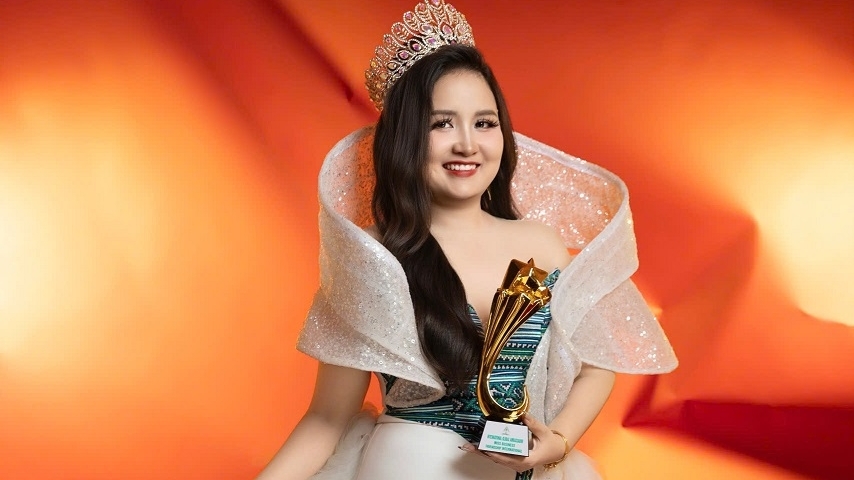 Hoa hậu Đại sứ toàn cầu Đỗ Thị Thư gây ấn tượng với hình ảnh mới trong thiết kế áo dài thổ cẩm