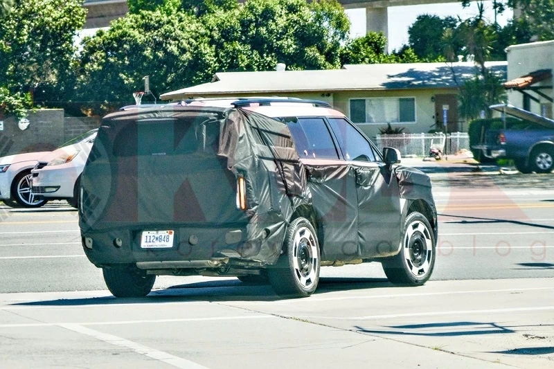 Về tổng thể, Hyundai Santa Fe EREV vẫn giữ kiểu dáng vuông vức đặc trưng của thế hệ Santa Fe mới.