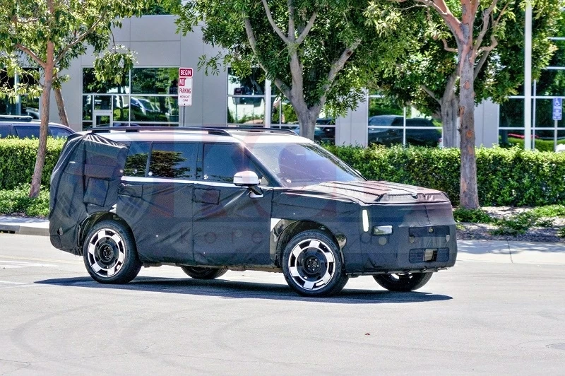 Điểm thay đổi dễ nhận ra nhất tr&ecirc;n Hyundai Santa Fe EREV nằm ở hệ thống chiếu s&aacute;ng.