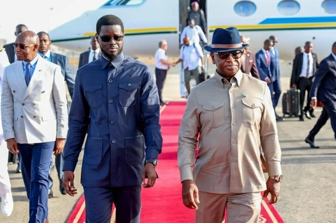 9C. số 18+19: Diễn đàn quốc tế Dakar lần thứ 10: Cùng hiến kế để vượt khó