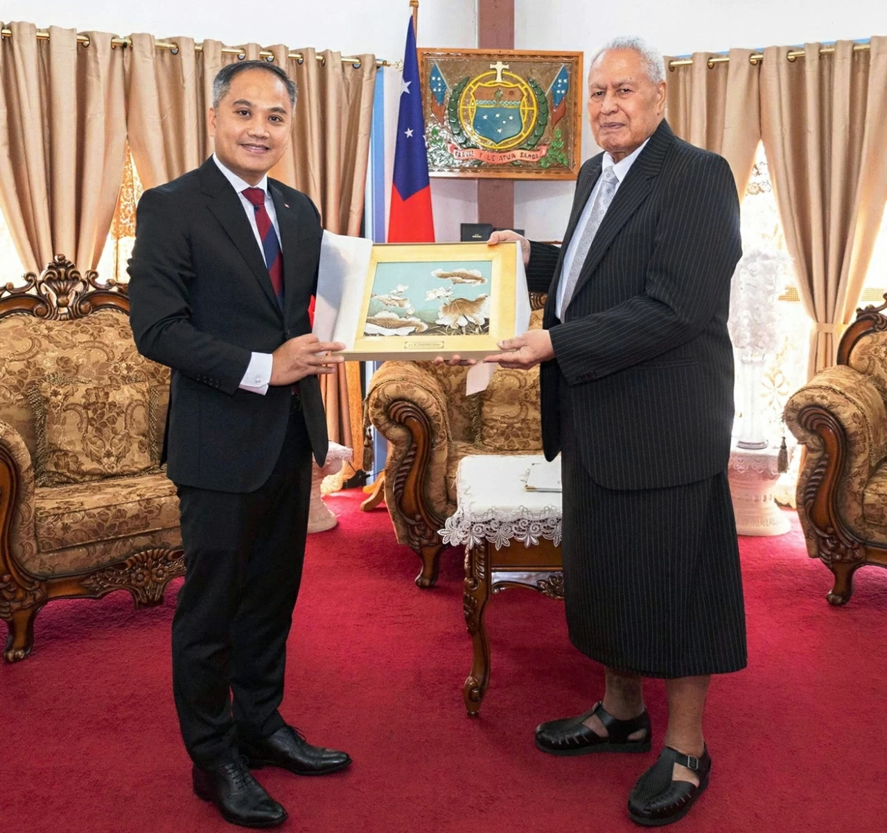 Đại sứ Phan Minh Giang trình Thư ủy nhiệm lên Người đứng đầu Nhà nước độc lập Samoa