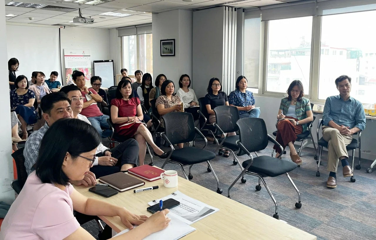 Tọa đàm thu hút sự tham gia đông đảo của Ban Lãnh đạo, cán bộ, nhân viên của Tổ chức SCiV. Tọa đàm thu hút sự tham gia đông đảo của Ban Lãnh đạo, cán bộ, nhân viên của Tổ chức SCiV.