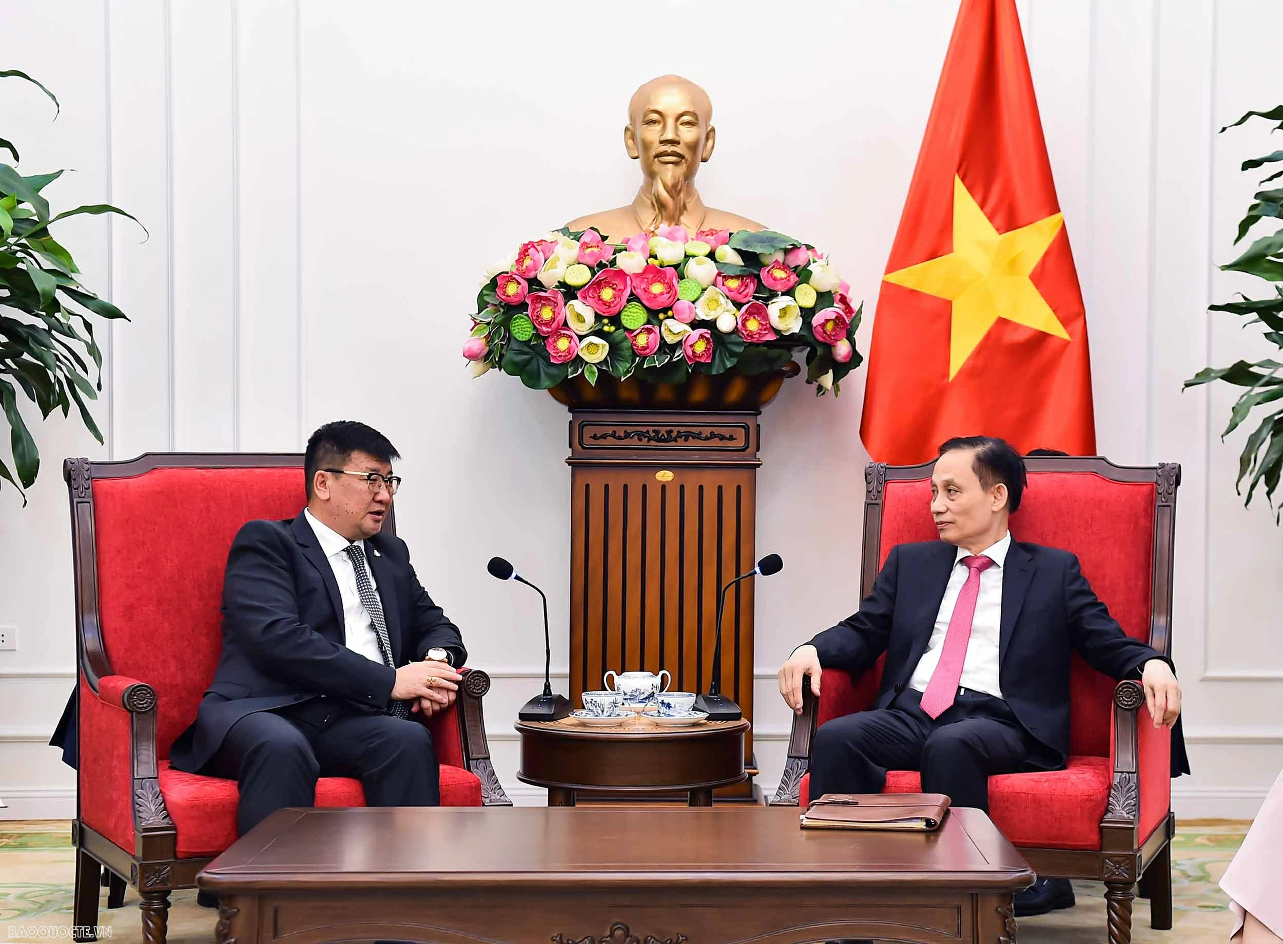 Ủy viên Bộ Chính trị, Bộ trưởng Ngoại giao Lê Hoài Trung tiếp Đại sứ Mông Cổ