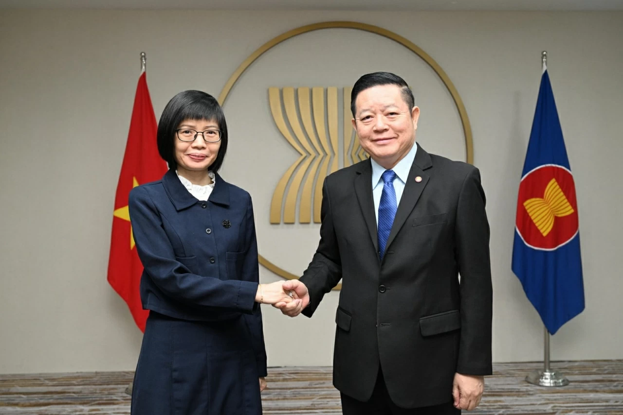 Đại sứ Tôn Thị Ngọc Hương thông tin Tổng thư ký ASEAN Kao Kim Hourn