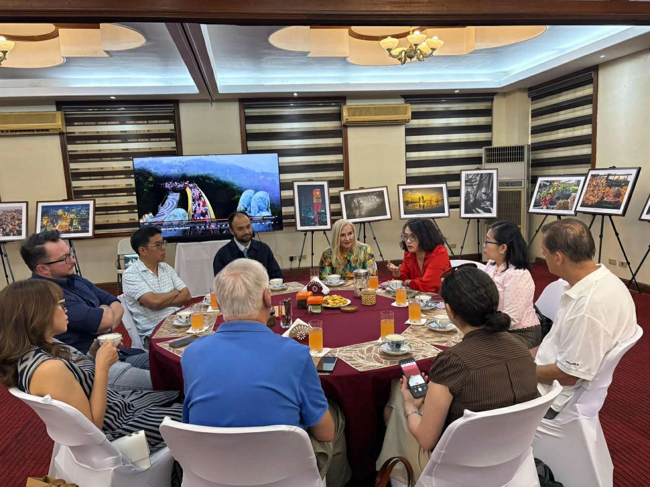 Đại sứ quán Việt Nam tại Philippines quảng bá văn hóa và du lịch đến bạn bè quốc tế Đại sứ quán Việt Nam tại Philippines quảng bá văn hóa và du lịch đến bạn bè quốc tế