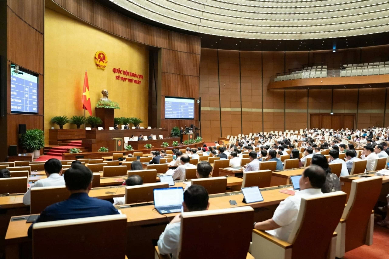 Hôm nay, Quốc hội tiếp tục bàn phát triển văn hoá, xử lý vi phạm pháp luật về đất đai