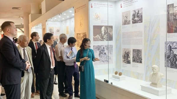 Trưng bày 156 hình tượng Lenin tại Bảo tàng Hồ Chí Minh