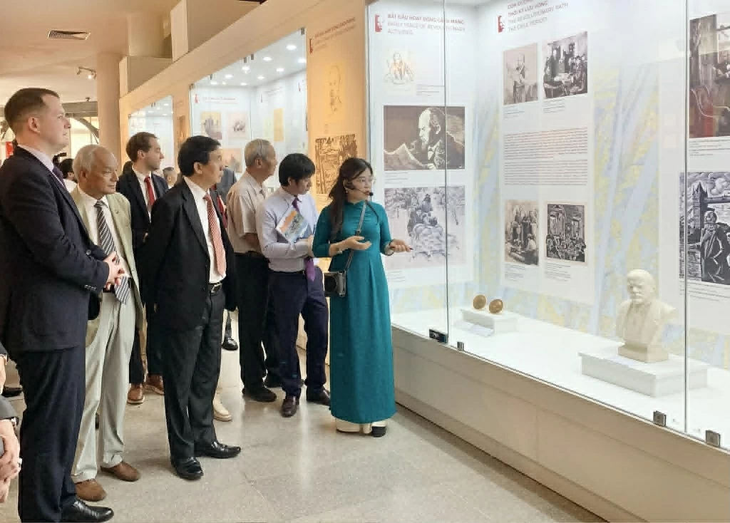 Trưng bày 156 hình tượng Lenin tại Bảo tàng Hồ Chí Minh