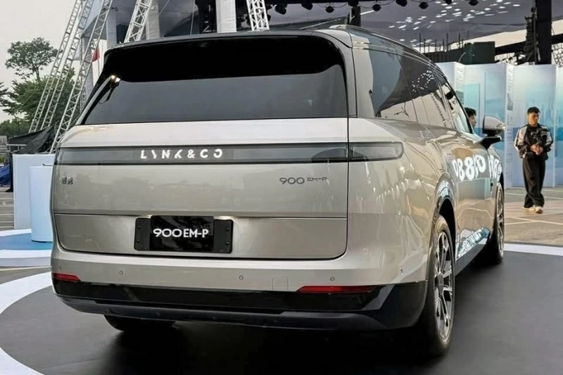 Lynk & Co 900 sử dụng hệ truyền động hybrid sạc ngoài, kết hợp động cơ xăng 2.0 tăng áp với công nghệ DHT Pro.