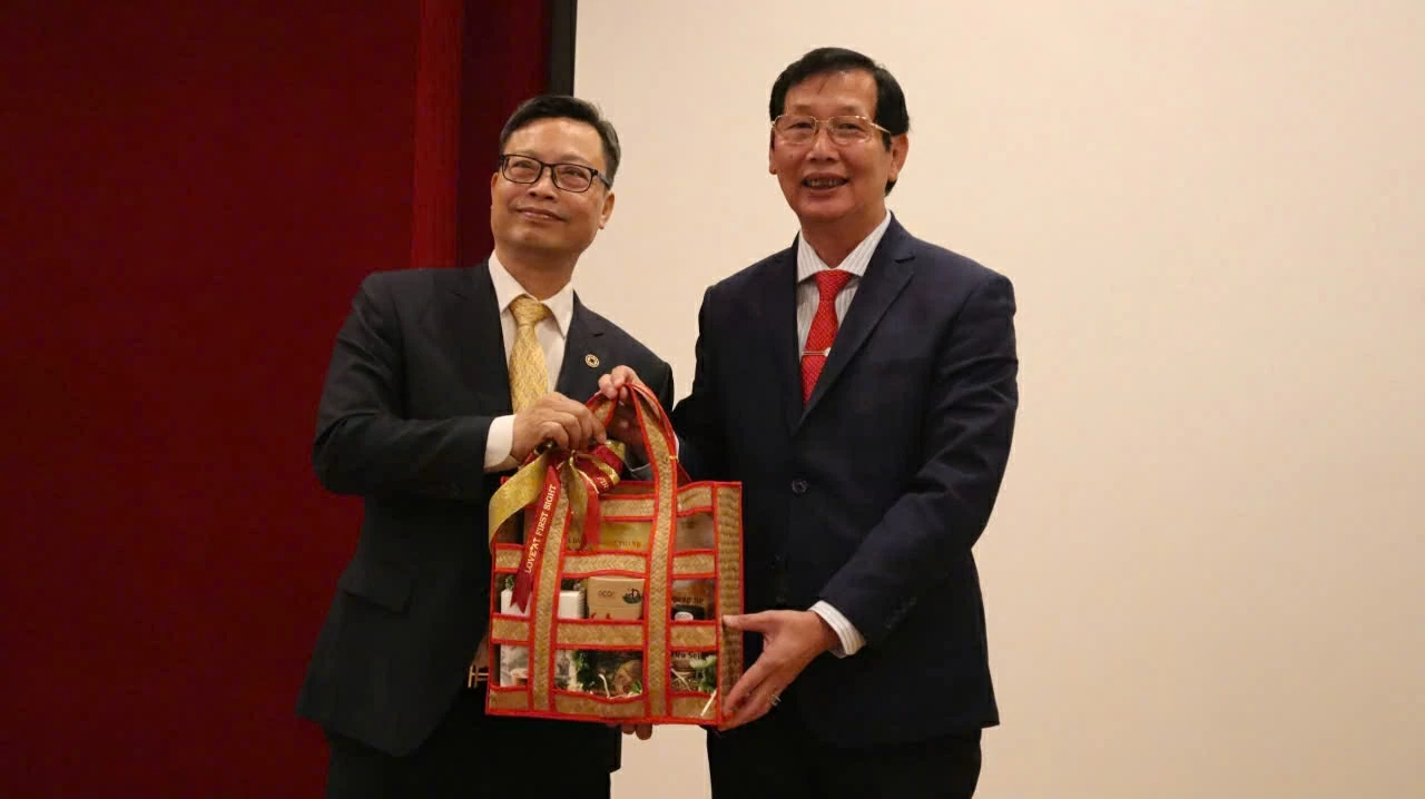 Đại sứ Việt Nam tại Pháp Trịnh Đức Hải tiếp lãnh đạo tỉnh An Giang