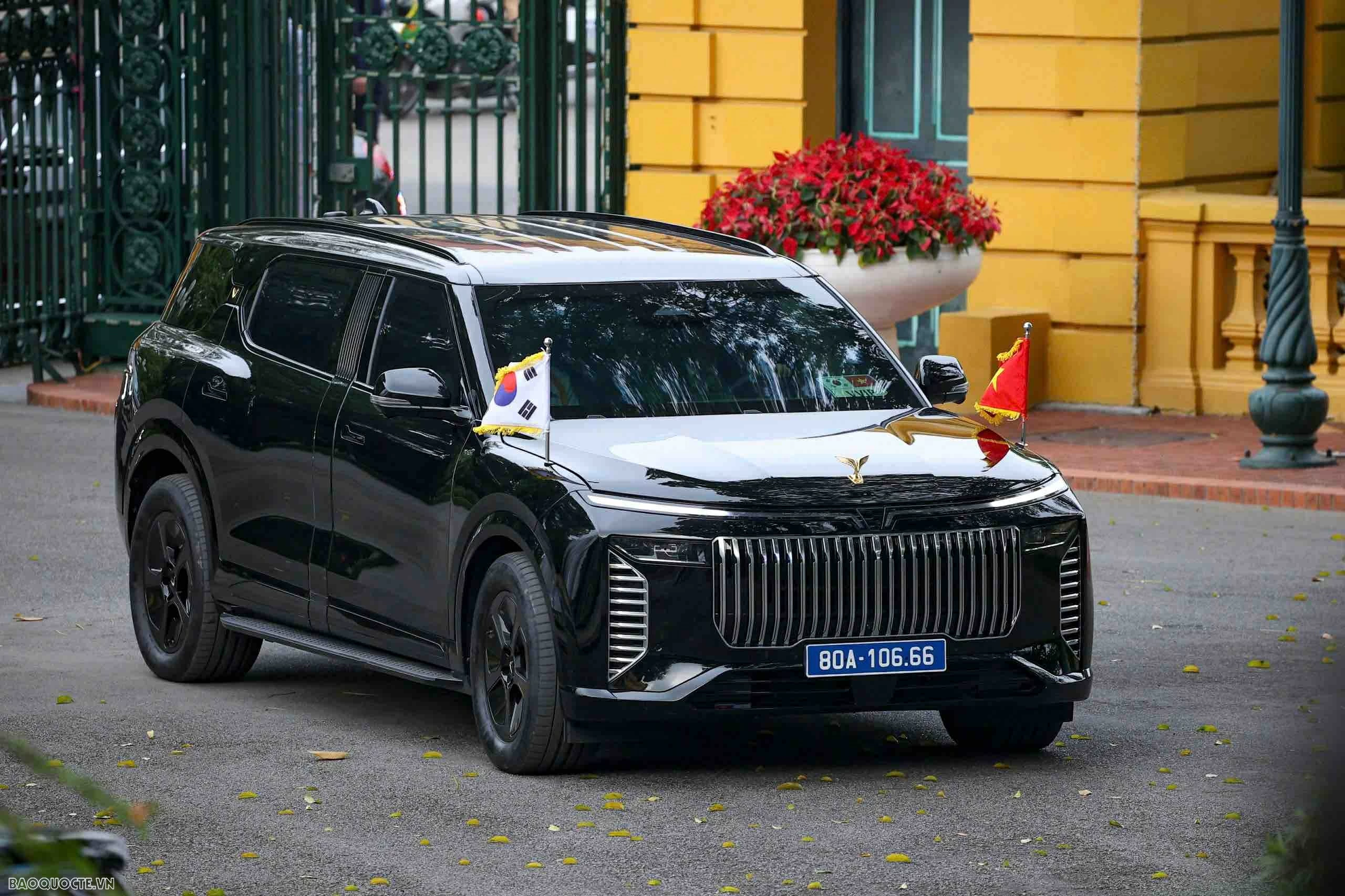 Việt Nam bắn 21 phát đại bác chào mừng Tổng thống Hàn Quốc và Phu nhân