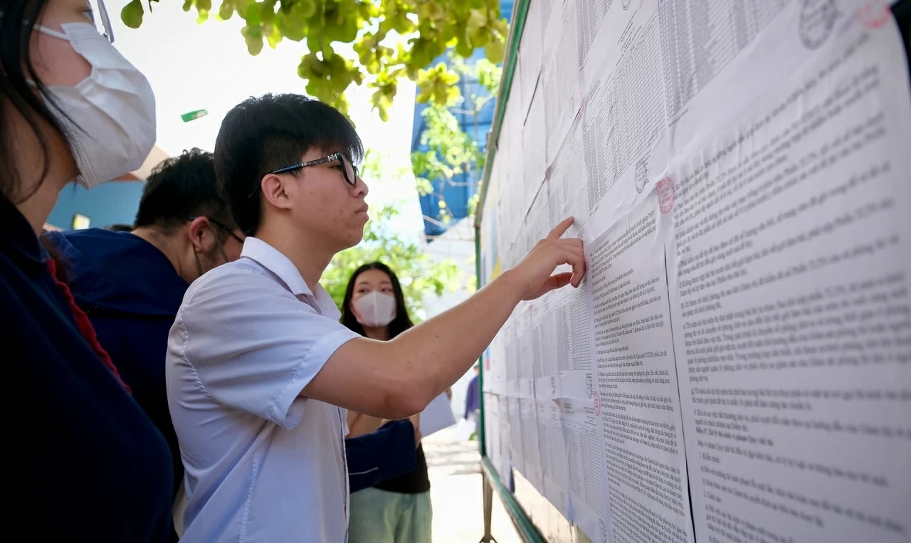 Tuyển sinh đại học năm 2026: Xét học bạ bắt buộc có môn Toán hoặc Ngữ văn Tuyển sinh đại học năm 2026: Xét học bạ bắt buộc có môn Toán hoặc Ngữ văn