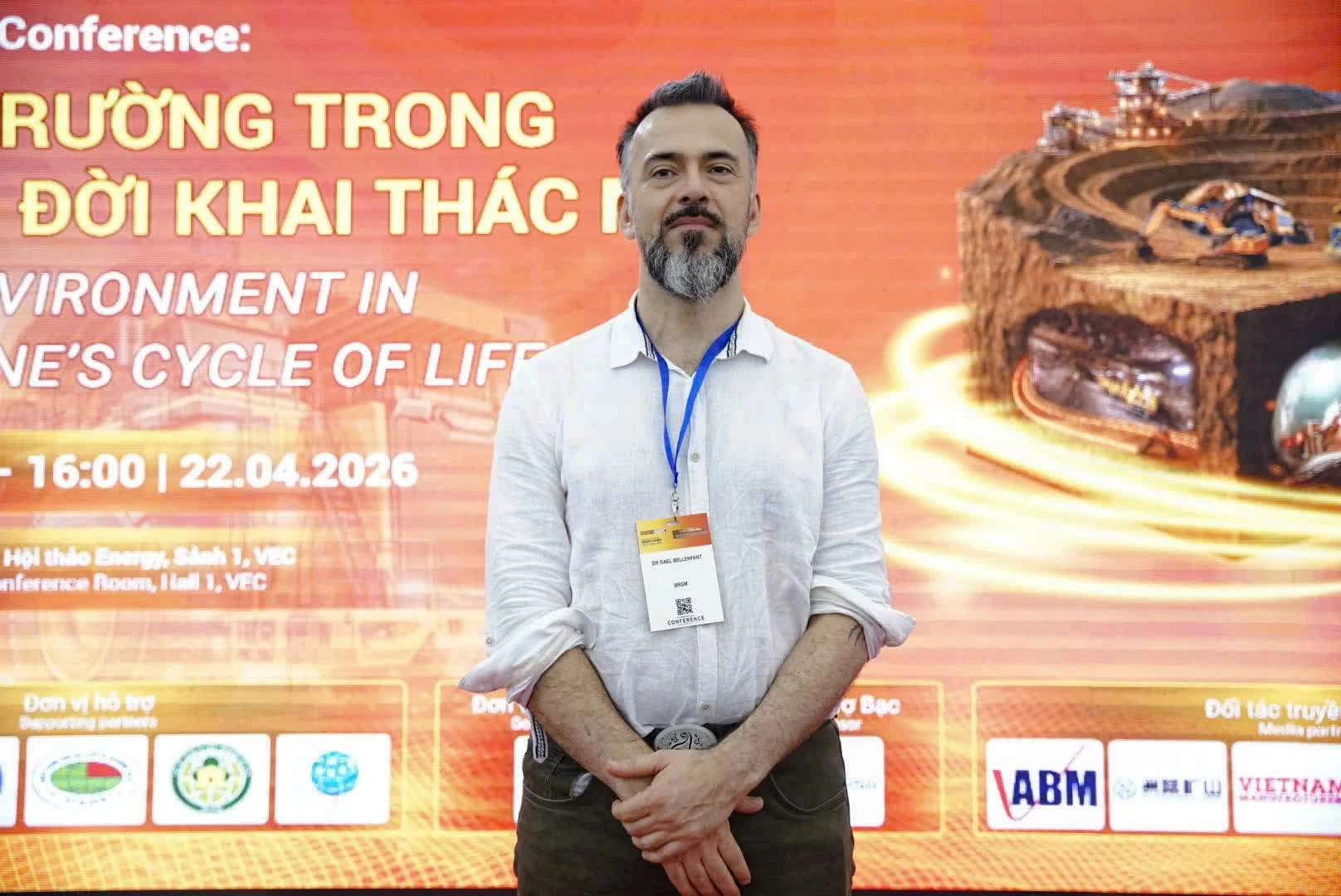 TS. Gael Bellenfant chia sẻ về định hướng hợp tác Việt Nam-Pháp trong quản lý môi trường và phát triển bền vững ngành khai khoáng. (Ảnh: Diệu Linh)