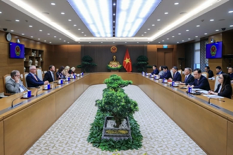 Thủ tướng Ch&iacute;nh phủ L&ecirc; Minh Hưng tiếp Bộ trưởng Ngoại giao Estonia Margus Tsahkna