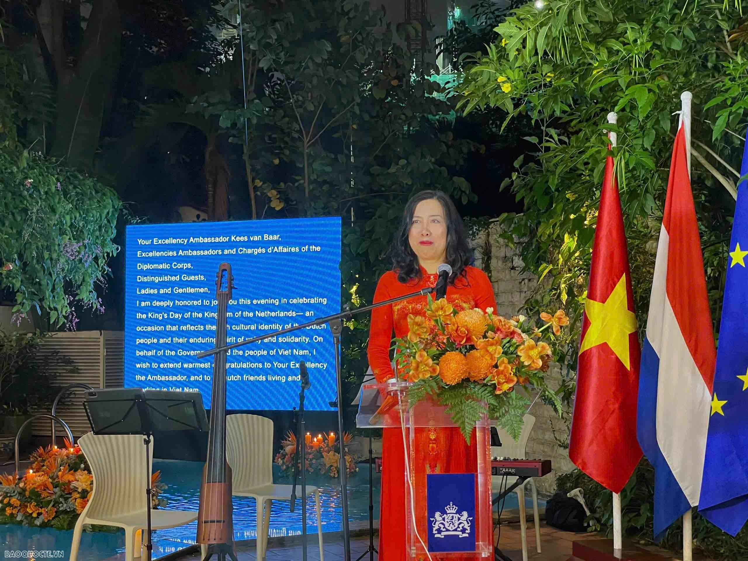Việt Nam-Hà Lan sát cánh trên ‘đại hành trình’ vươn tới khát vọng tăng trưởng xanh, bền vững Việt Nam-Hà Lan sát cánh trên ‘đại hành trình’ vươn tới khát vọng tăng trưởng xanh, bền vững