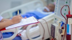 Cứ 80 giây lại có một người được chẩn đoán mắc ung thư tại Anh