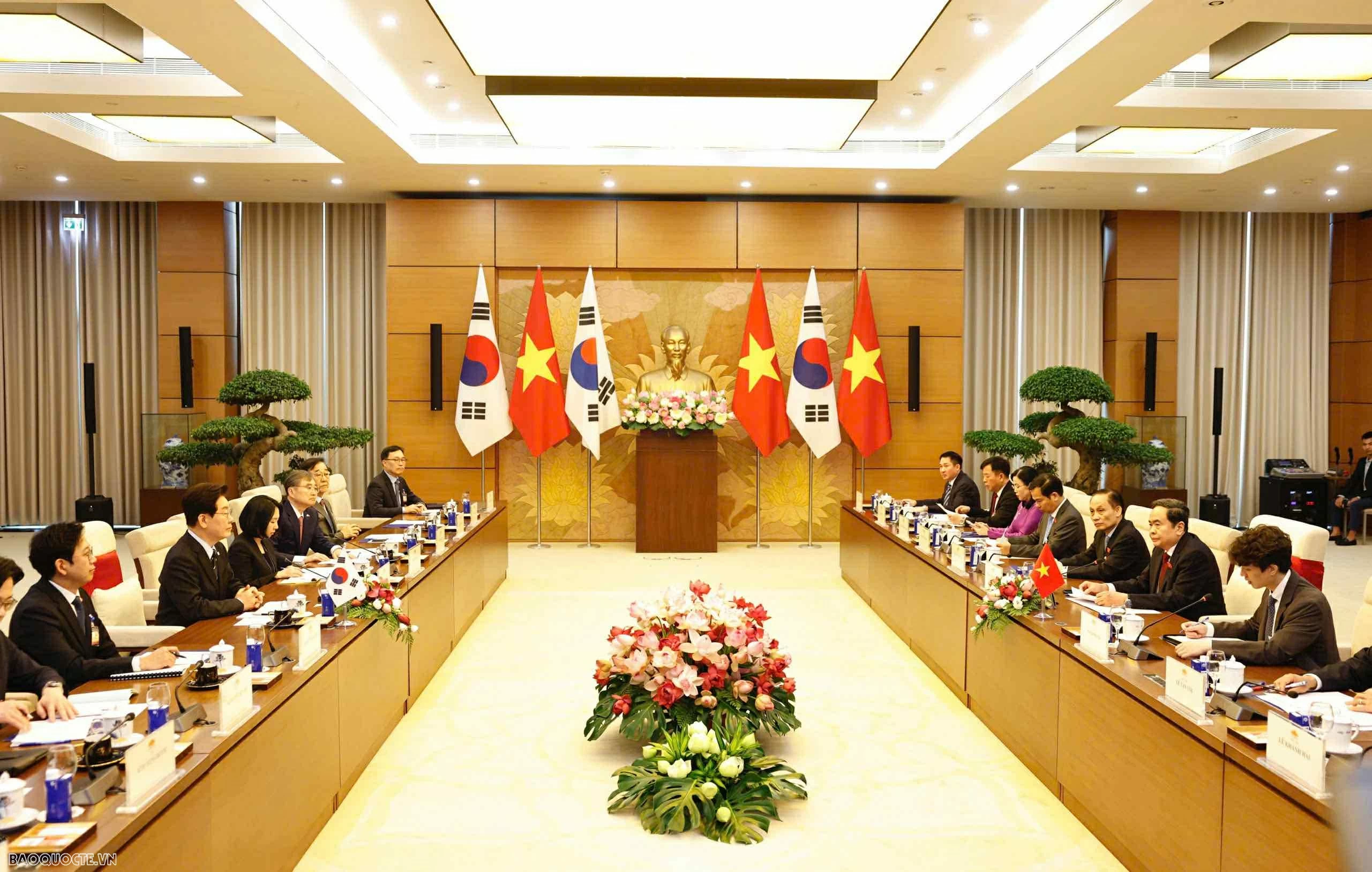 Chủ tịch Quốc hội tiếp Tổng thống hàn quốc