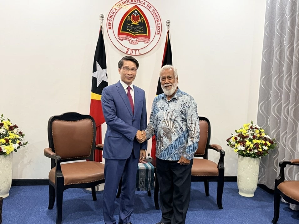 Đại biện Phạm Bình Đàm chào xã giao Thủ tướng Timor-Leste Xanana Gusmão