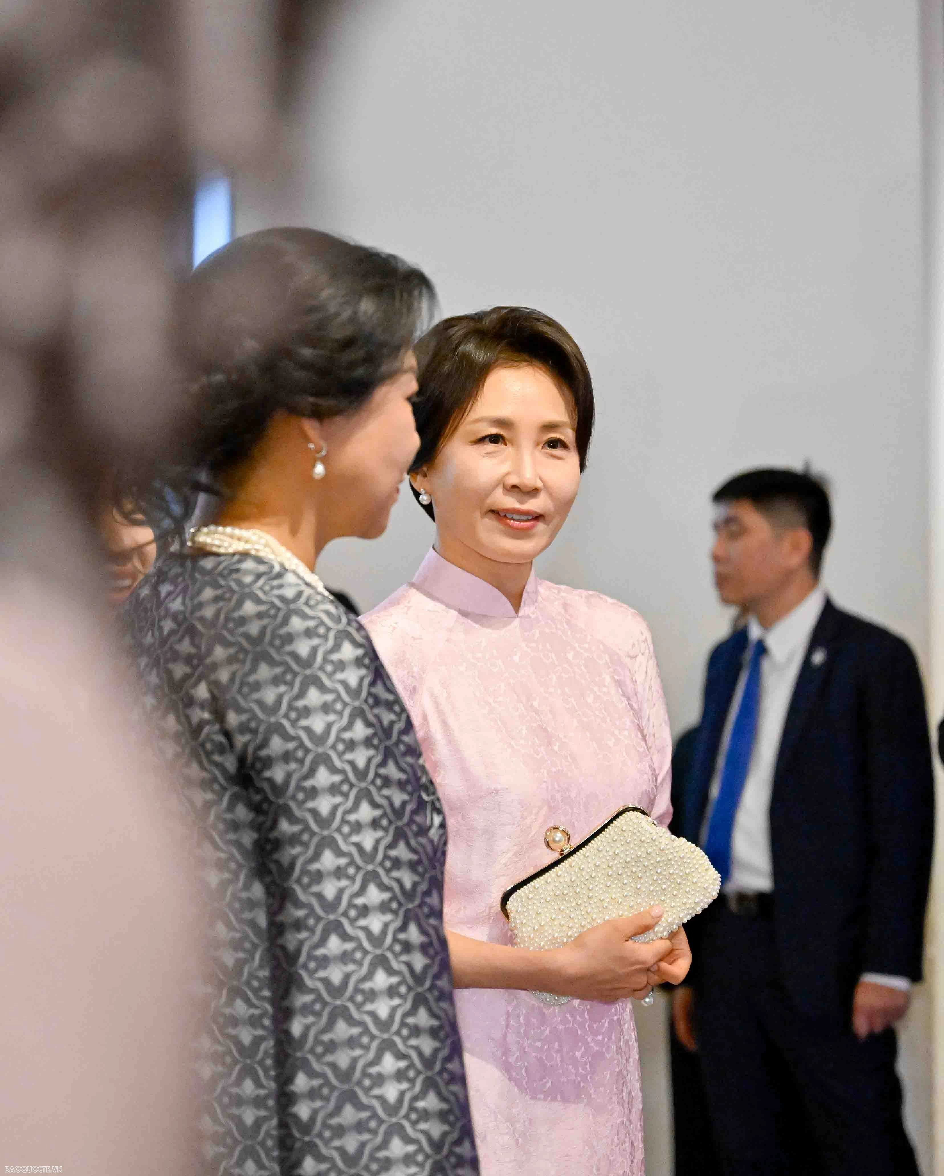 Phu nhân Tổng Bí thư, Chủ tịch nước Tô Lâm và Phu nhân Tổng thống Hàn Quốc thăm Bảo tàng Dân tộc học Việt Nam