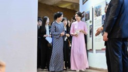 Phu nhân Tổng Bí thư, Chủ tịch nước Tô Lâm và Phu nhân Tổng thống Hàn Quốc thăm Bảo tàng Dân tộc học Việt Nam