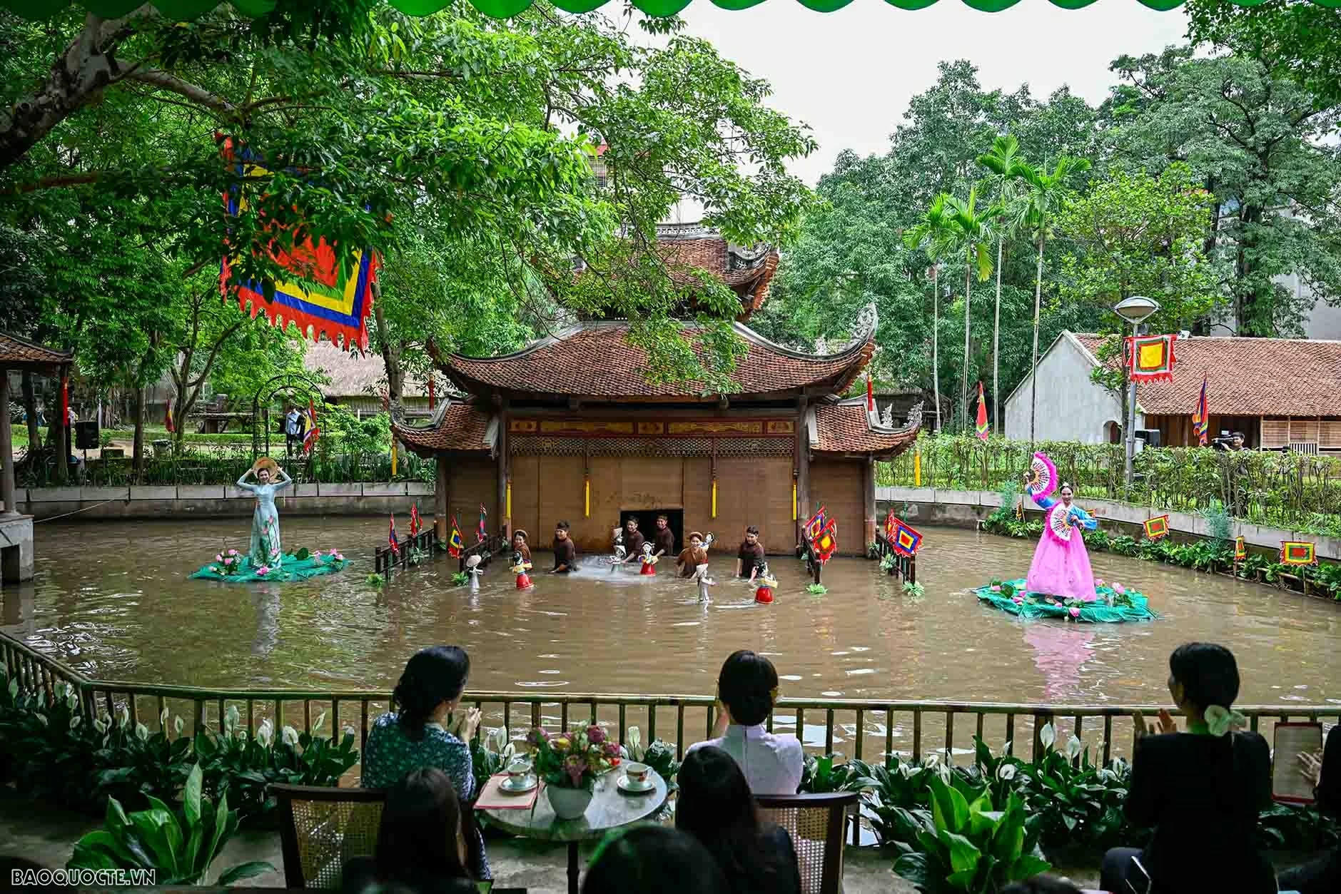 Phu nhân Tổng Bí thư, Chủ tịch nước Tô Lâm và Phu nhân Tổng thống Hàn Quốc thăm Bảo tàng Dân tộc học Việt Nam