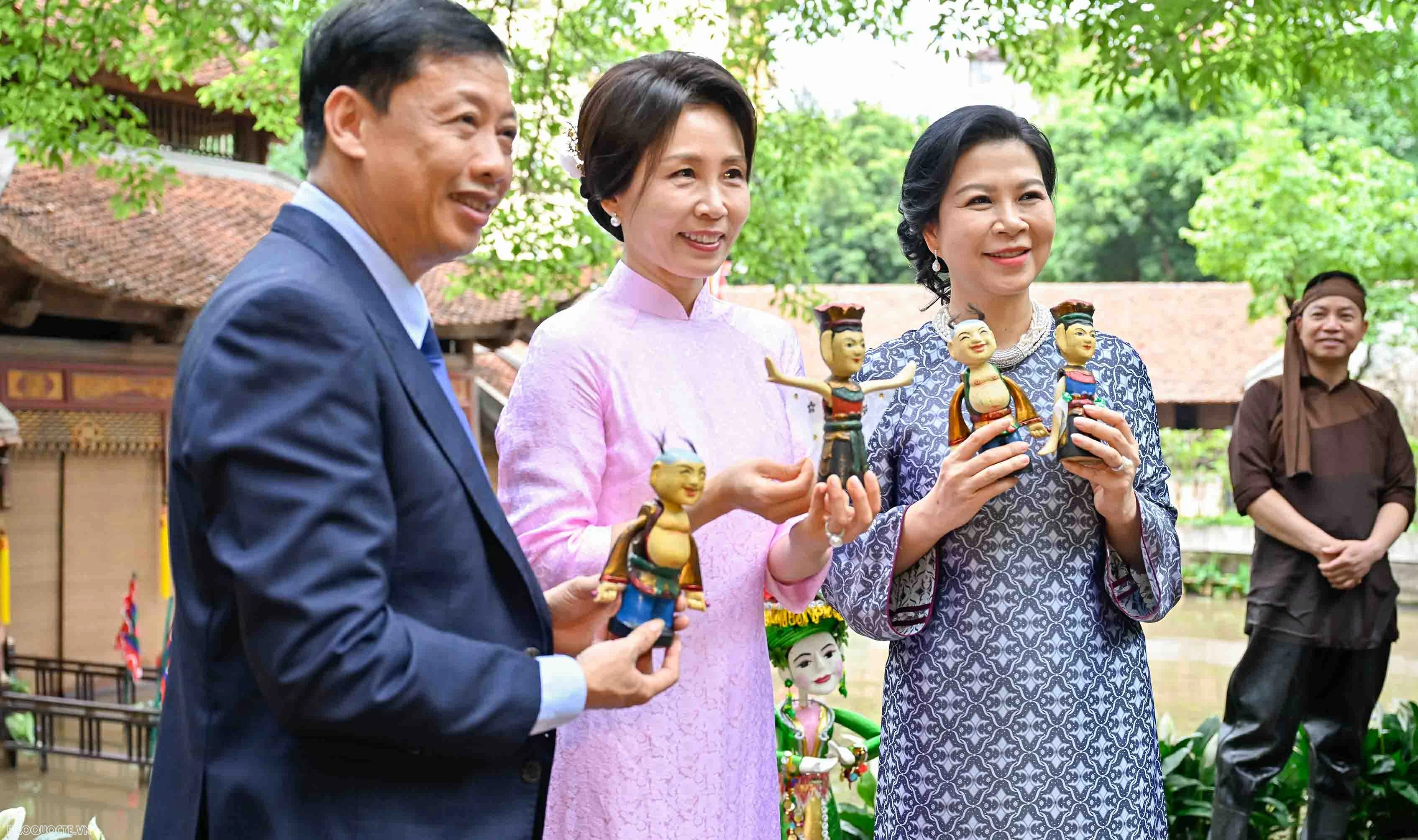 Phu nhân Tổng Bí thư, Chủ tịch nước Tô Lâm và Phu nhân Tổng thống Hàn Quốc thăm Bảo tàng Dân tộc học Việt Nam