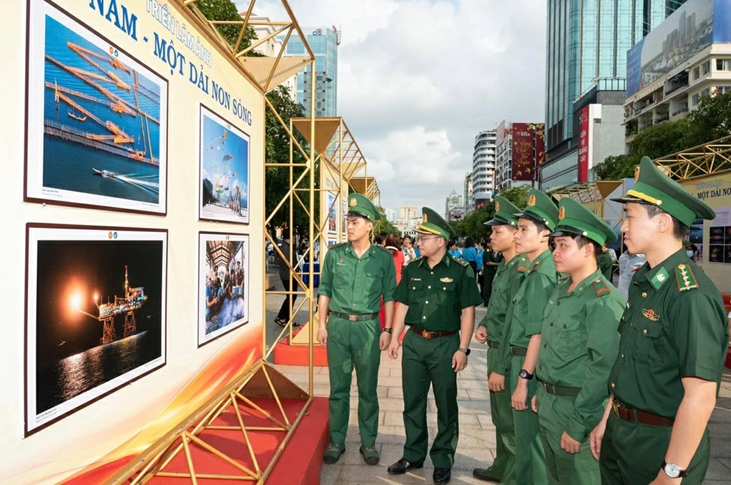 Khai mạc triển lãm ảnh Việt Nam - Một dải non sông: Lan tỏa thông điệp hòa bình, phát triển và hội nhập