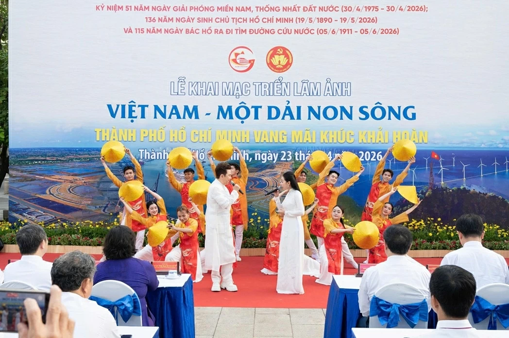 Khai mạc triển lãm ảnh Việt Nam - Một dải non sông: Lan tỏa thông điệp hòa bình, phát triển và hội nhập Khai mạc triển lãm ảnh Việt Nam - Một dải non sông: Lan tỏa thông điệp hòa bình, phát triển và hội nhập