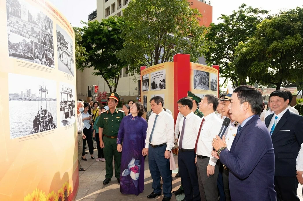 Khai mạc triển lãm ảnh Việt Nam - Một dải non sông: Lan tỏa thông điệp hòa bình, phát triển và hội nhập Khai mạc triển lãm ảnh Việt Nam - Một dải non sông: Lan tỏa thông điệp hòa bình, phát triển và hội nhập
