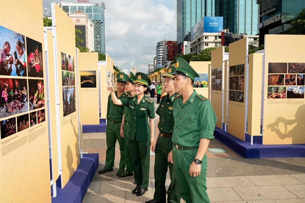Khai mạc triển lãm ảnh Việt Nam - Một dải non sông: Lan tỏa thông điệp hòa bình, phát triển và hội nhập Khai mạc triển lãm ảnh Việt Nam - Một dải non sông: Lan tỏa thông điệp hòa bình, phát triển và hội nhập