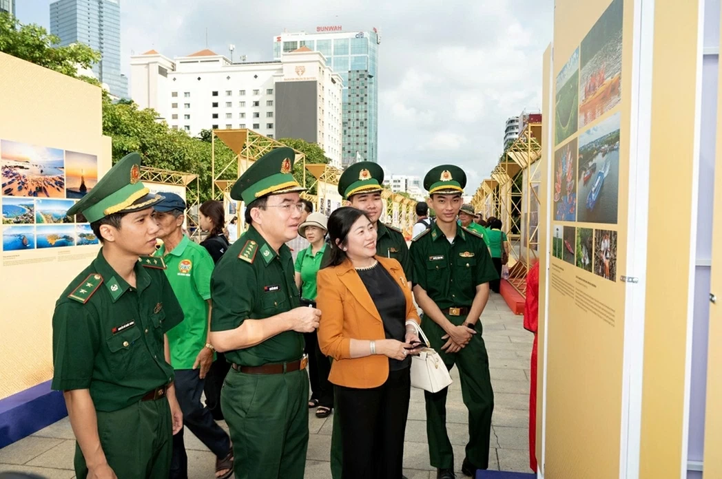 Khai mạc triển lãm ảnh Việt Nam - Một dải non sông: Lan tỏa thông điệp hòa bình, phát triển và hội nhập Khai mạc triển lãm ảnh Việt Nam - Một dải non sông: Lan tỏa thông điệp hòa bình, phát triển và hội nhập