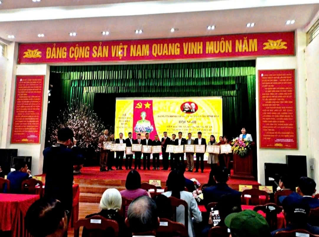 Cổng trường an toàn giao thông tại Trường THCS Đồng Minh: Pháo đài văn hóa bảo vệ thế hệ mầm non của Đảng trong kỷ nguyên mới Cổng trường an toàn giao thông tại Trường THCS Đồng Minh: Pháo đài văn hóa bảo vệ thế hệ mầm non của Đảng trong kỷ nguyên mới
