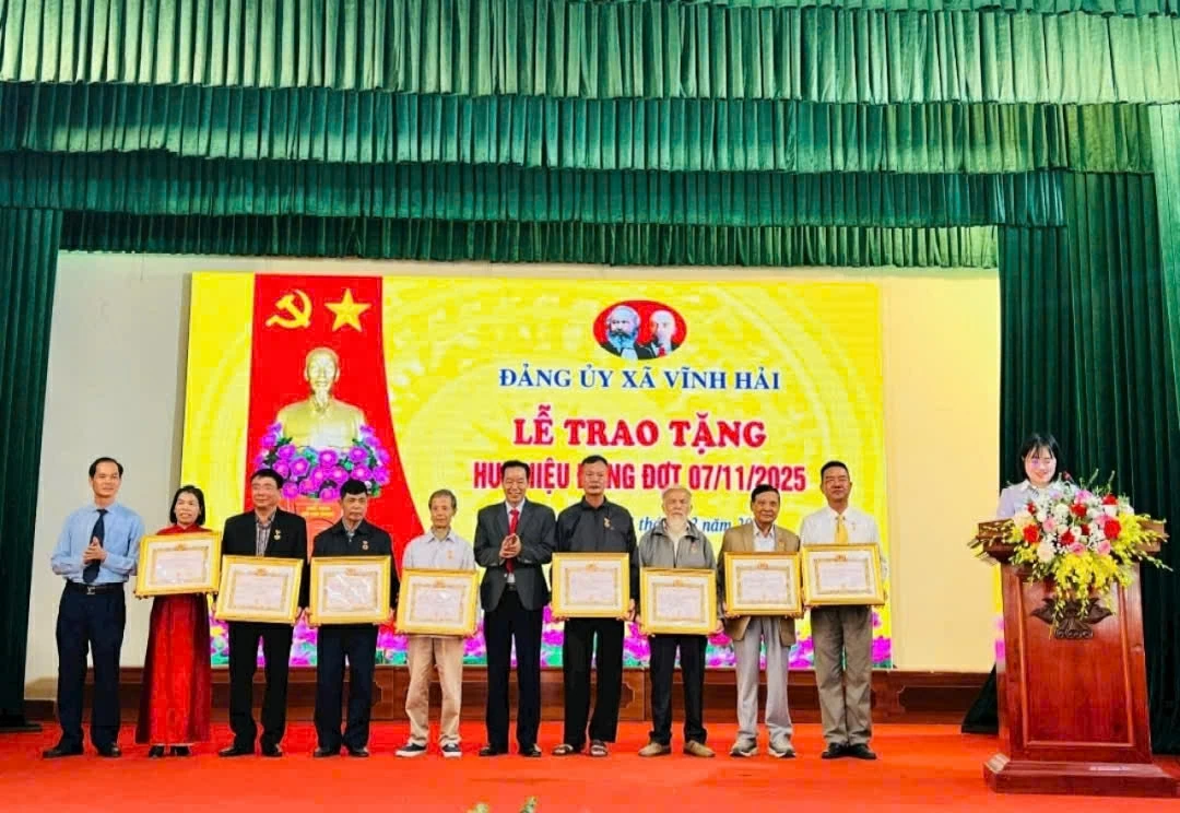 Cổng trường an toàn giao thông tại Trường THCS Đồng Minh: Pháo đài văn hóa bảo vệ thế hệ mầm non của Đảng trong kỷ nguyên mới