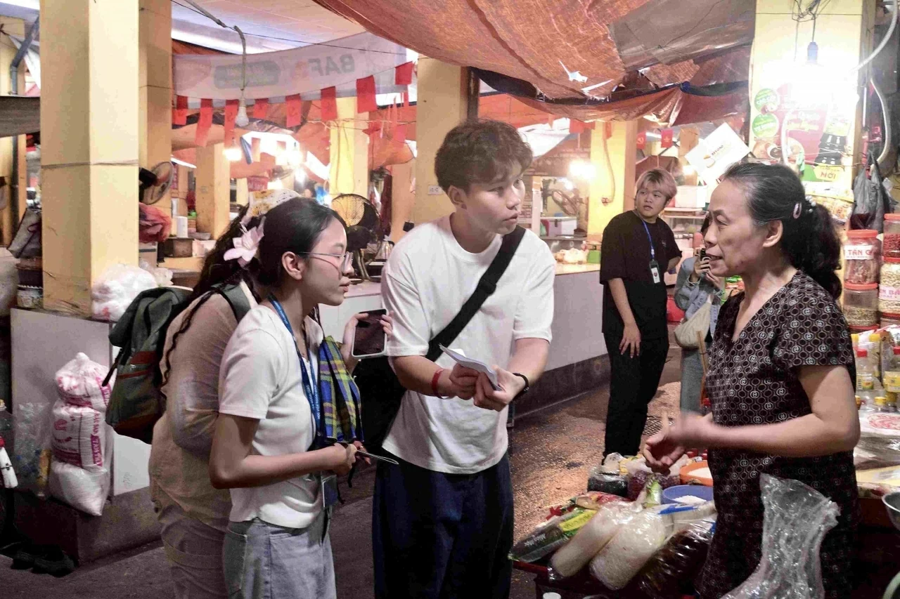 Các đội chơi tham gia thử thách thực tế “Go beyond the basket” của chương trình. (Ảnh: BTC)