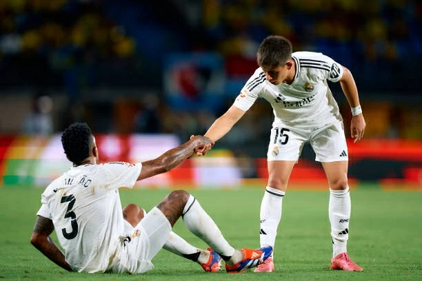 Mất Militao và Guler đến cuối mùa giải, Real Madrid đứng trước nguy cơ không danh hiệu