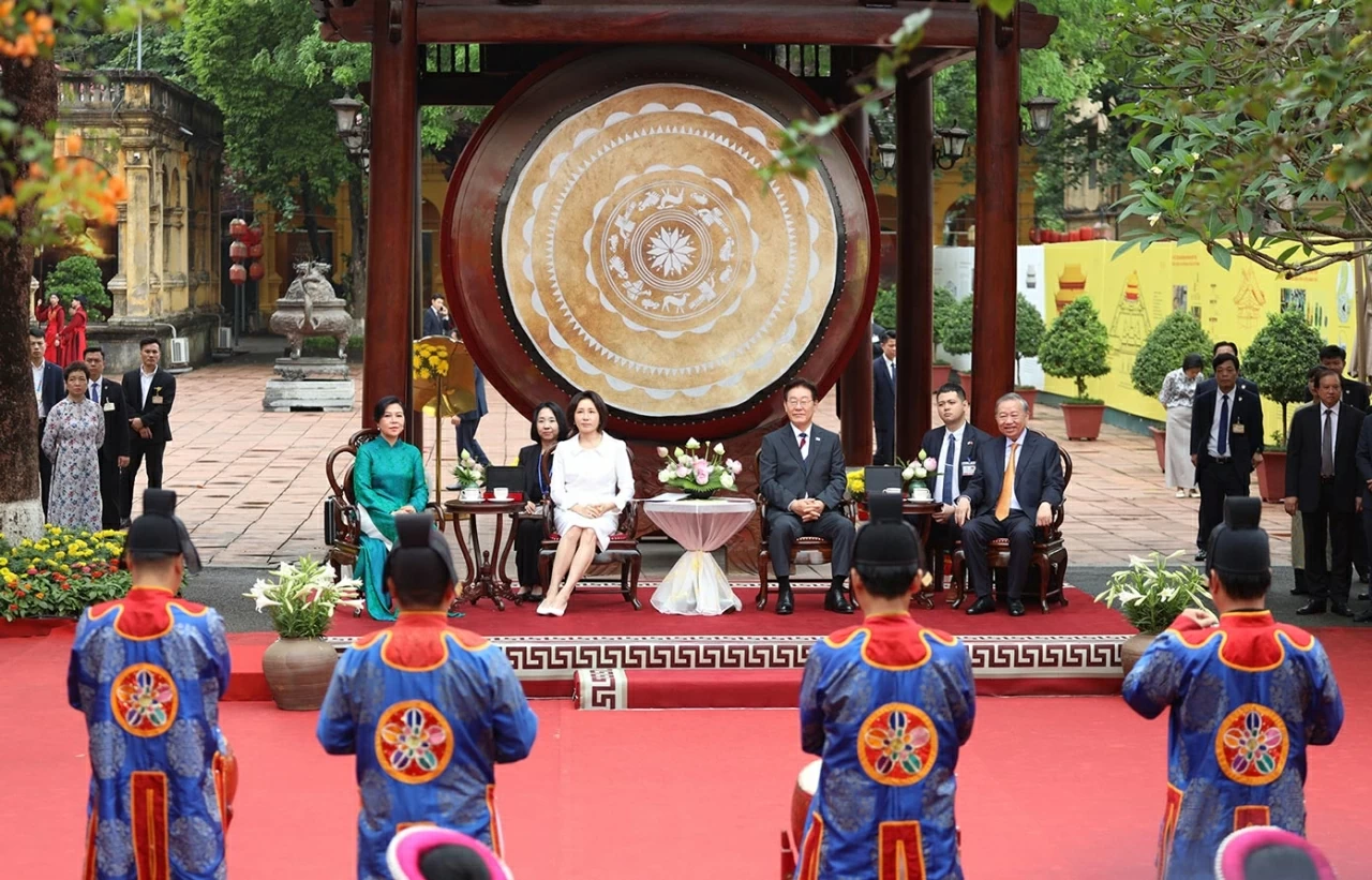 Chương trình hữu nghị đặc biệt chào mừng chuyến thăm Việt Nam của Tổng thống Hàn Quốc và Phu nhân