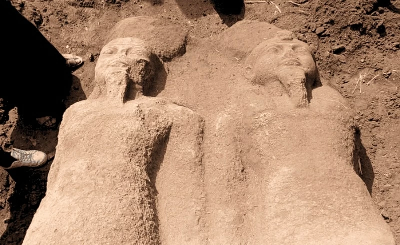 Ai Cập: Phát hiện bức tượng khổng lồ của vua Ramses II tại khu di tích cổ