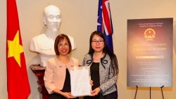 Nữ trí thức Việt tại Australia nhận Bằng khen Bộ trưởng Bộ Ngoại giao