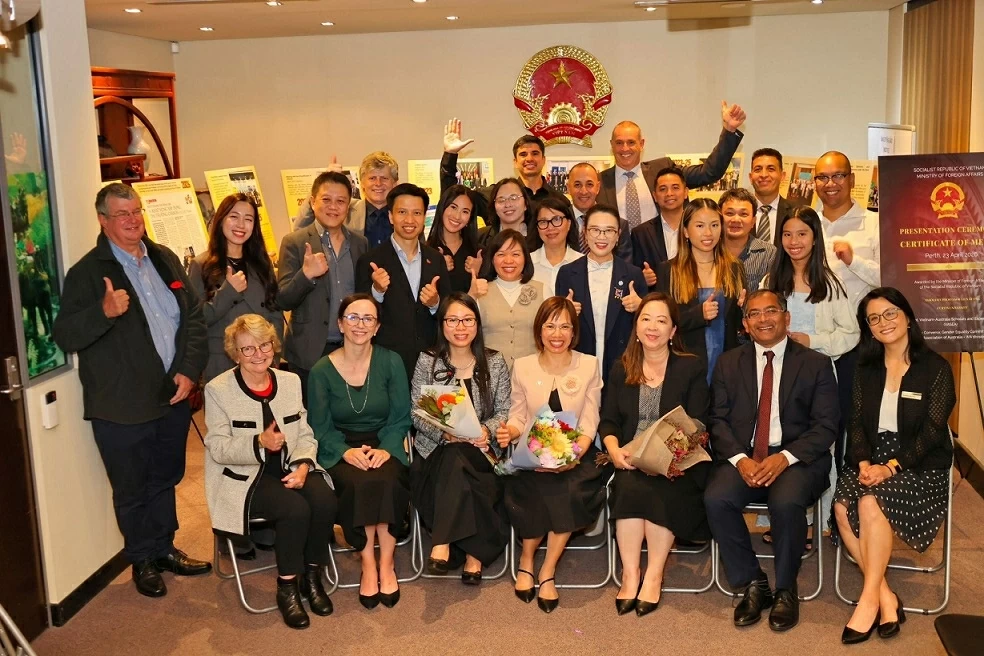 Nữ trí thức Việt tại Australia nhận Bằng khen Bộ trưởng Bộ Ngoại giao