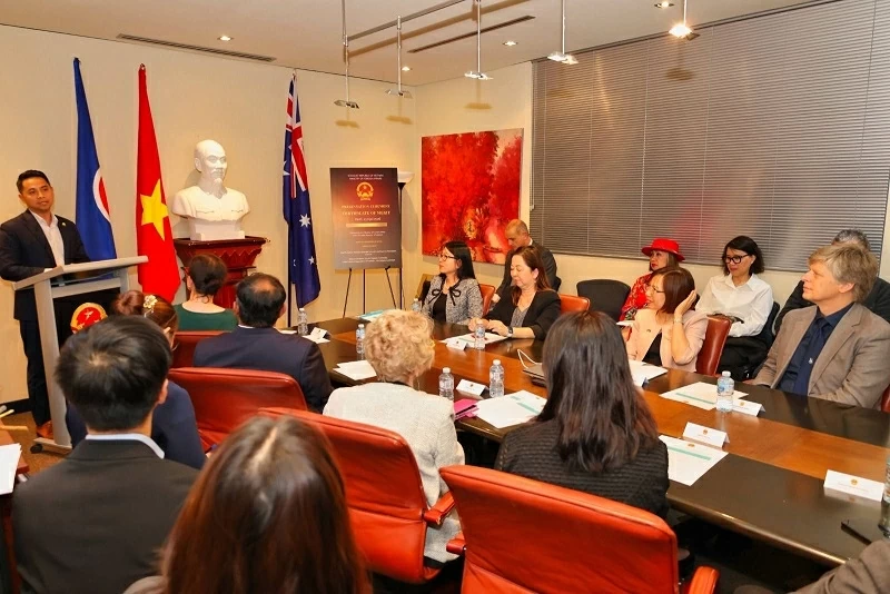 Nữ trí thức Việt tại Australia nhận Bằng khen Bộ trưởng Bộ Ngoại giao