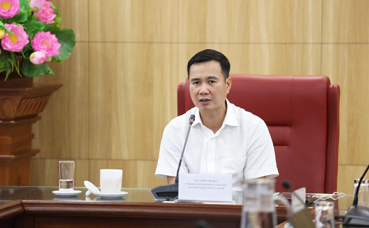 PGS.TS Bùi Thế Duy, Ủy viên dự khuyết Trung ương Đảng, Giám đốc Đại học Quốc gia Hà Nội phát biểu tại chuyên đề. (Ảnh: Thành Long)