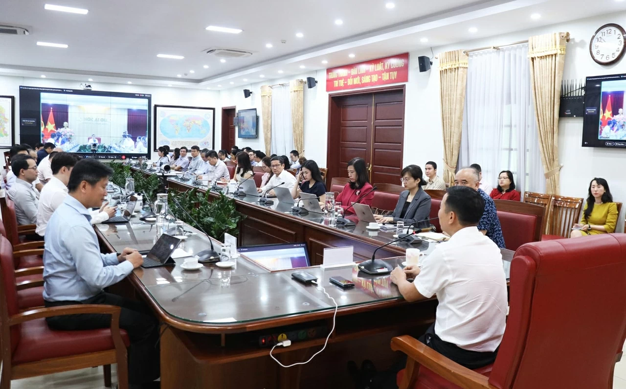 Tọa đàm “Ngoại giao khoa học công nghệ trong bối cảnh cạnh tranh toàn cầu” được tổ chức trực tiếp kết hợp với trực tuyến. (Ảnh: Thành Long)