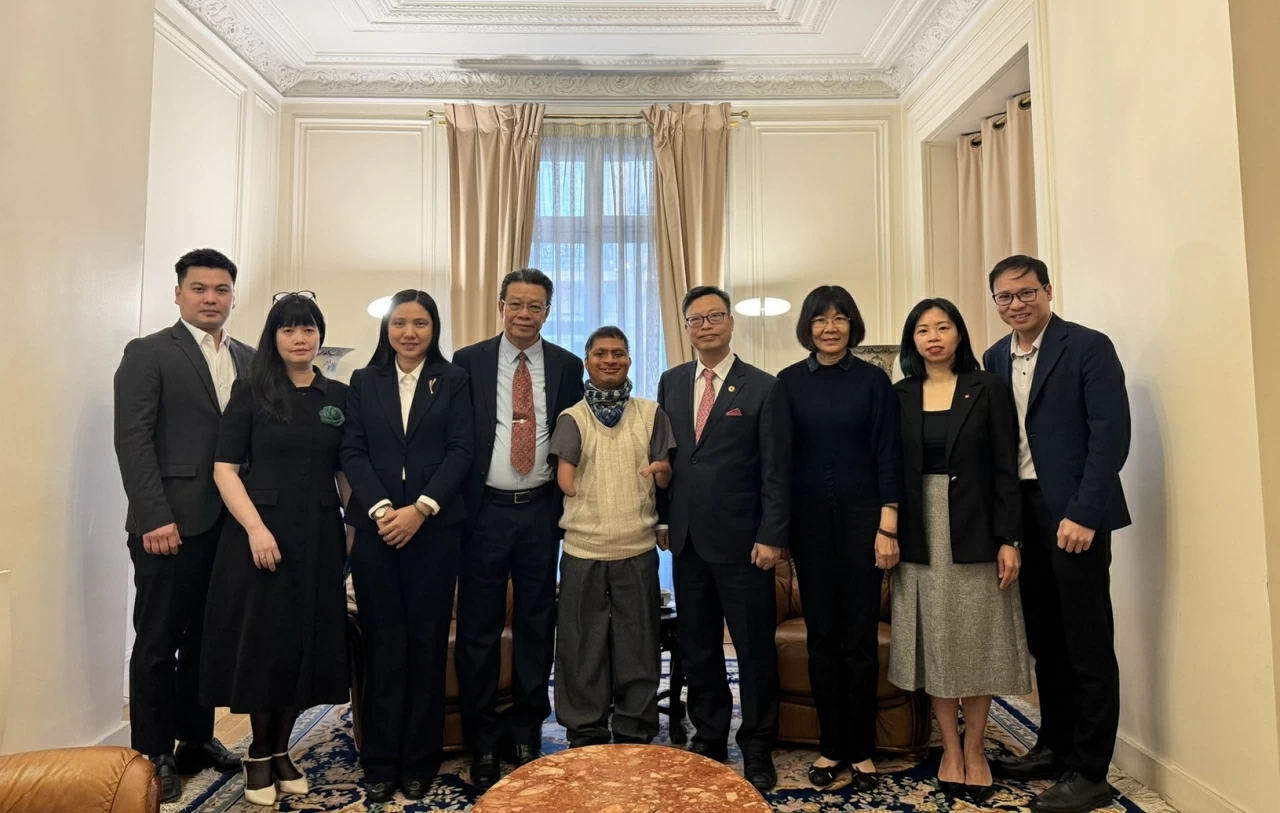 Đại sứ Việt Nam tại Pháp tiếp đoàn Hội Nạn nhân chất độc da cam/dioxin