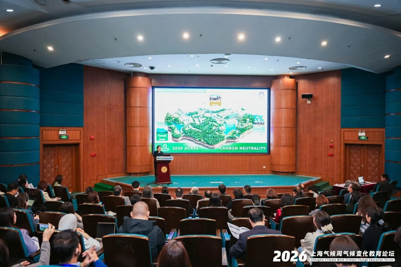 Tại diễn đàn, Hiệu trưởng Đại học Phayao đã chia sẻ tầm nhìn của mình về vai trò của các cơ sở giáo dục đại học trong việc bồi dưỡng kiến thức về biến đổi khí hậu cho công dân. (Nguồn: Trường Đại học Phayao)