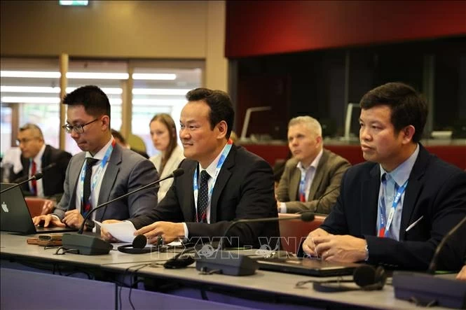 Việt Nam giới thiệu cách tiếp cận lồng ghép hoạt động khắc phục hậu quả bom mìn và phát triển bền vững tại LHQ Việt Nam giới thiệu cách tiếp cận lồng ghép hoạt động khắc phục hậu quả bom mìn và phát triển bền vững tại LHQ