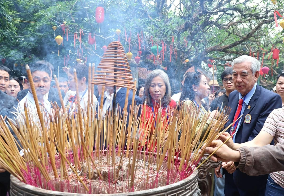 Việc tổ chức Đoàn đại biểu kiều bào dự lễ Giỗ Tổ Hùng Vương 2026 còn thể hiện sự quan tâm, tình cảm và trách nhiệm của Đảng, Nhà nước dành cho kiều bào, đáp ứng ngày một tốt hơn nhu cầu văn hóa, tinh thần của bà con, khích lệ các thế hệ người Việt Nam ở nước ngoài kế tục các truyền thống tốt đẹp của cha ông, đúng với chủ trương xuyên suốt của Đảng và Nhà nước ta: “Người Việt Nam ở nước ngoài là bộ phận không tách rời của cộng đồng dân tộc Việt Nam”.