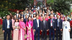 Kết nối cội nguồn: Đoàn Kiều bào về dâng hương và báo công, tri ân công đức Tổ tiên tại Đền Hùng