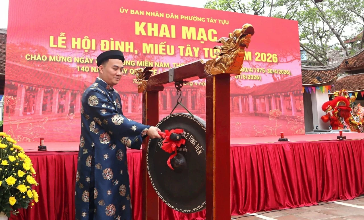 Rực rỡ sắc hoa khai hội đình, miếu Tây Tựu 2026 Rực rỡ sắc hoa khai hội đình, miếu Tây Tựu 2026
