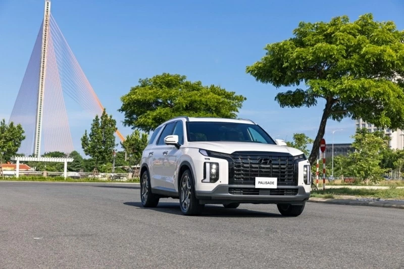 Động thái giảm giá lần này được cho là nhằm “dọn đường” cho thế hệ Hyundai Palisade mới dự kiến ra mắt vào khoảng tháng 9 tới. Động thái giảm giá lần này được cho là nhằm “dọn đường” cho thế hệ Hyundai Palisade mới dự kiến ra mắt vào khoảng tháng 9 tới.