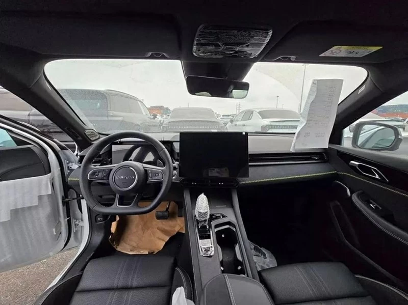 Khoang cabin của Lynk & Co 03 hướng đến trải nghiệm hiện đại.